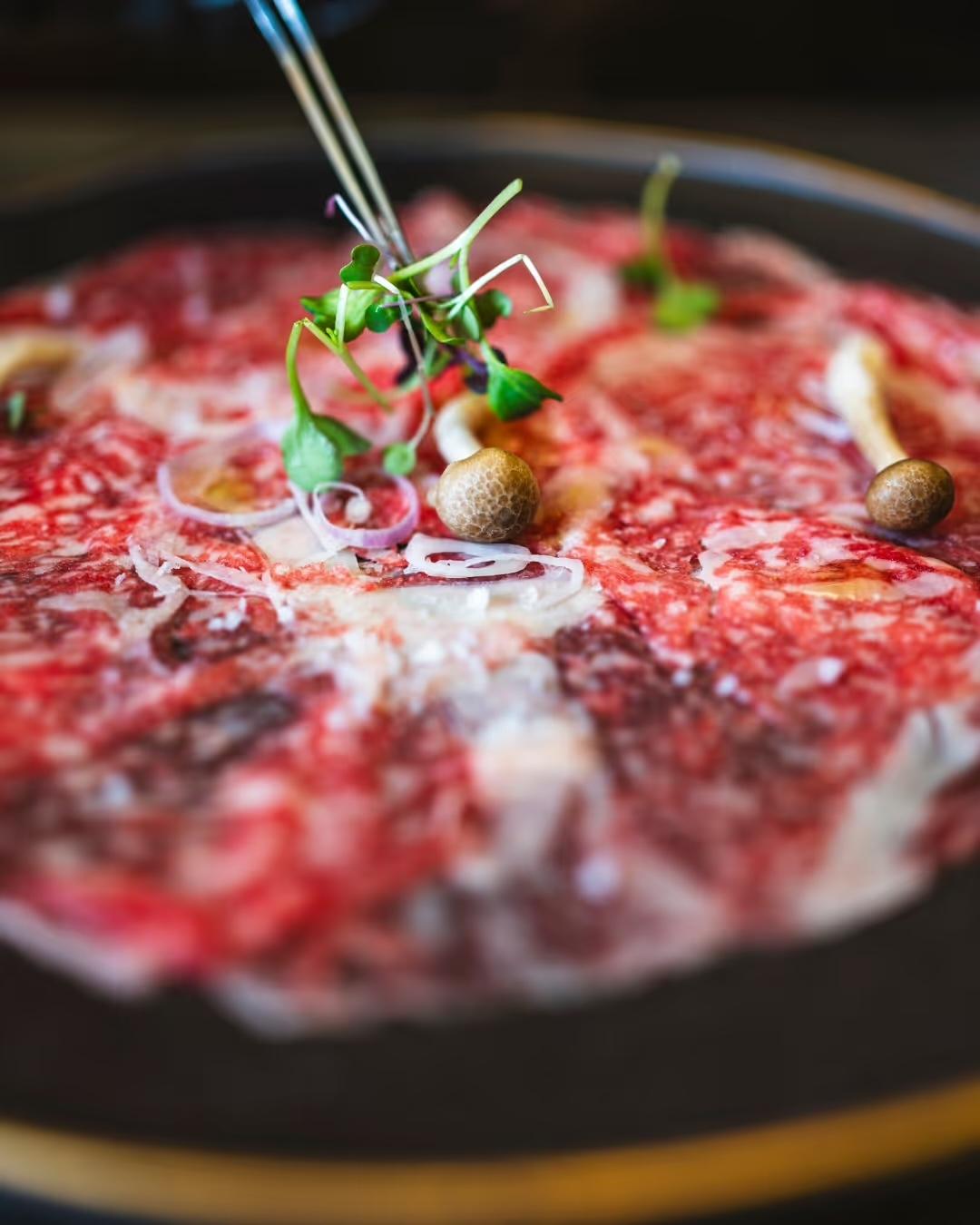 Carpaccio de tomate rosa